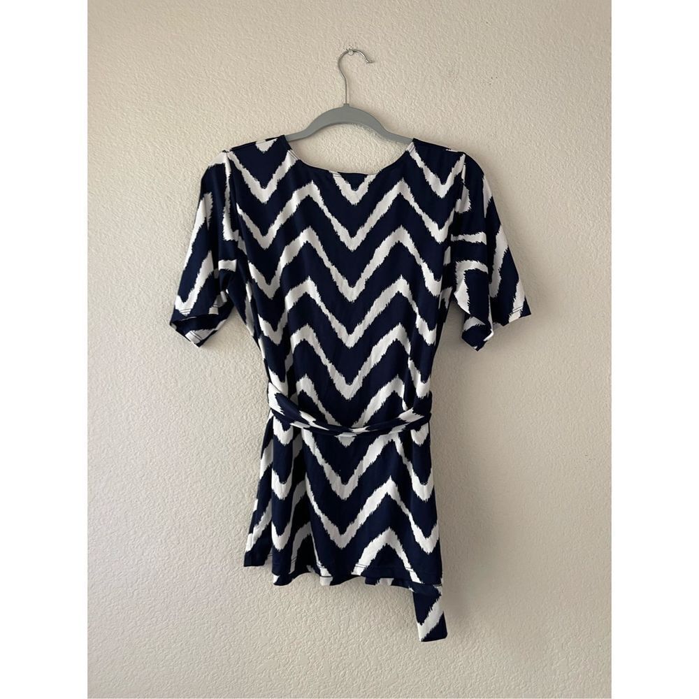 Maternity‎ chevron print wrap blouse - Picture 2 of 6